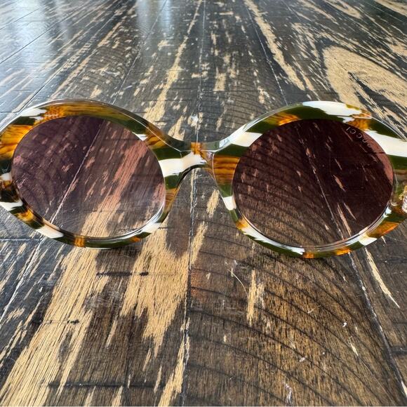 GUCCI - Green & White Marble Sunglasses - Picture 14 of 16